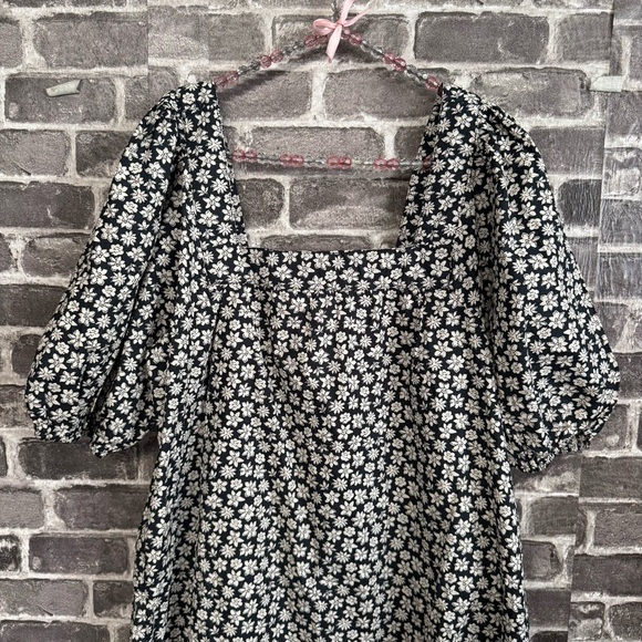 NWT Billabong flirty mood floral black white puff sleeve mini dress - Picture 3 of 16